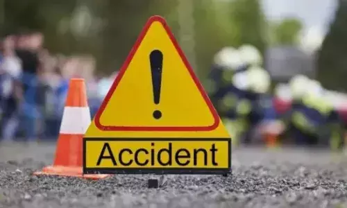 సిమెంట్ మిక్సర్ వాహ‌నాన్ని ఢీ కొట్టిన వ్యాన్‌.. 11 మంది స్పాట్ డెడ్‌