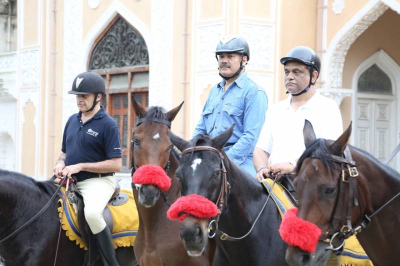 వారి స్టైలే వేరు..! వారి స్టైలే వేరు..!