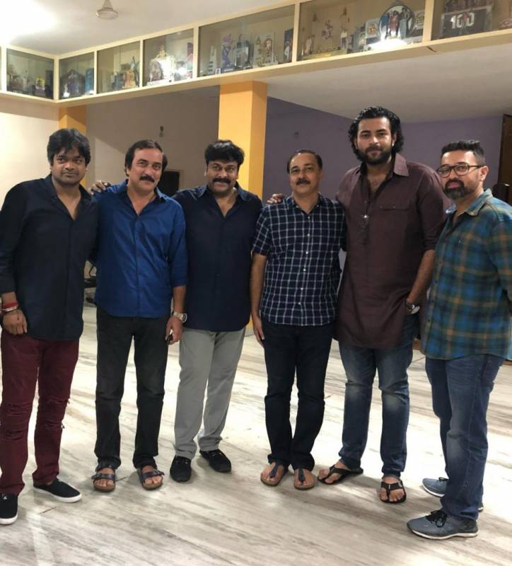 గద్దలకొండ గణేష్ ని అభినందించిన మెగాస్టార్ చిరంజీవి గద్దలకొండ గణేష్ ని అభినందించిన మెగాస్టార్ చిరంజీవి