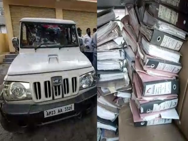 రెండు కార్ల నిండా డాక్యుమెంట్లు.. ఏం చేశారంటే..