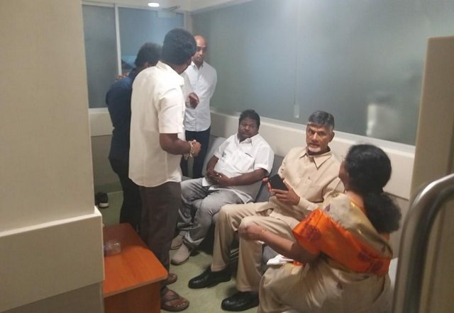 మాజీ ఎంపీ శివప్రసాద్కు చంద్రబాబు పరామర్శ