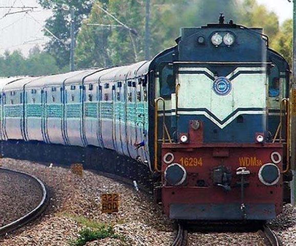 రైల్వే ఉద్యోగులకు దసరా కానుక