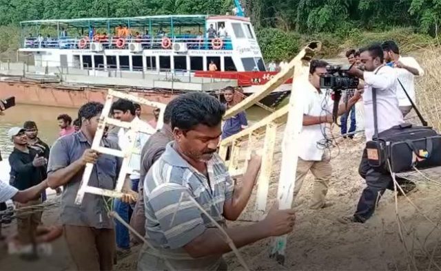 బయటపడ్డ బోటు ఆనవాళ్లు..!