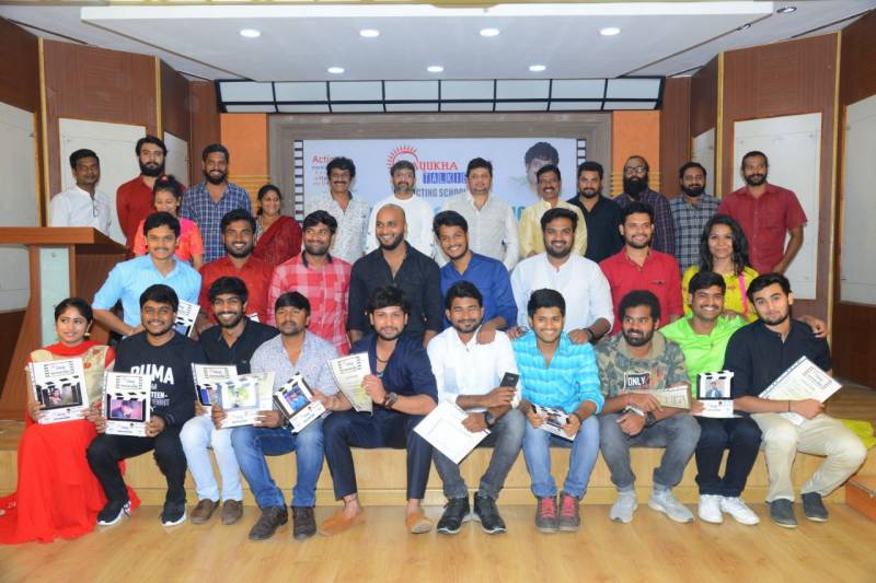 నటుడు ఉత్తేజ్ నిర్వహిస్తున్న మయూఖా టాకీస్ సర్టిఫికేట్స్ ప్రదానోత్సవం నటుడు ఉత్తేజ్ నిర్వహిస్తున్న మయూఖా టాకీస్ సర్టిఫికేట్స్ ప్రదానోత్సవం