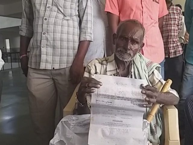 డీసీపీ ఆఫీసు ఎదుట రైతుల ఆందోళన