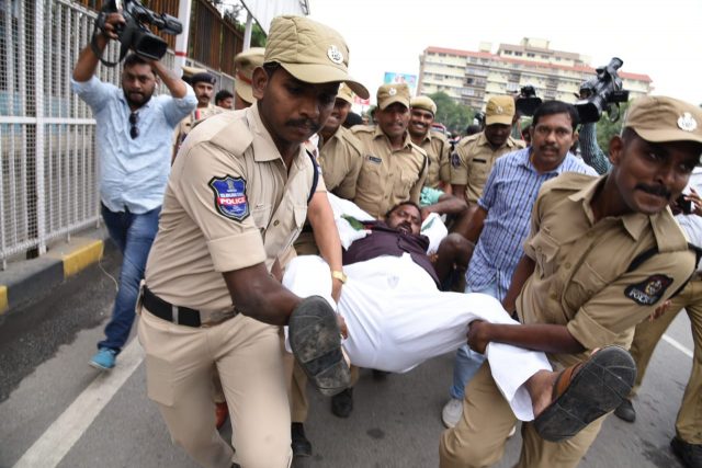 అంజన్ కుమార్ అరెస్ట్ దృశ్యాలు
