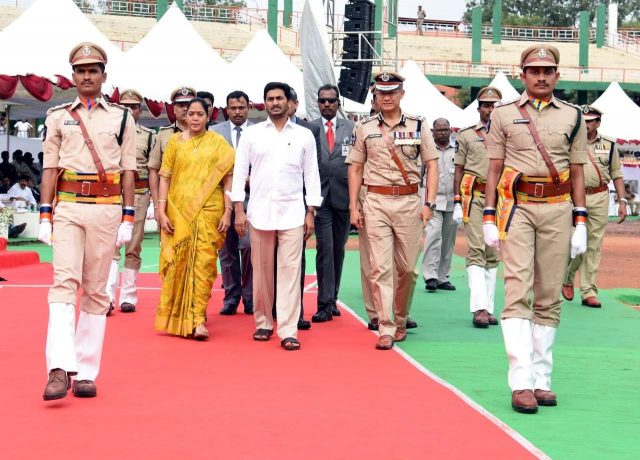 పోలీసుల సంస్మరణ దినోత్సవంలో సీఎం వైఎస్ జగన్