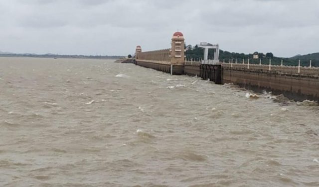 తుంగభద్ర దగ్గర కృష్ణమ్మ పరవళ్లు..!
