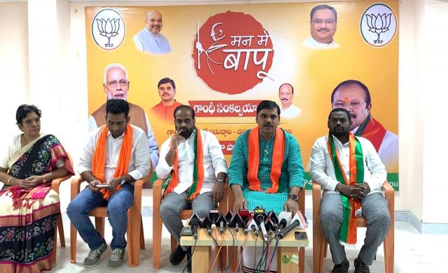 చంద్రబాబువి ఊసరవెల్లి రాజకీయాలు