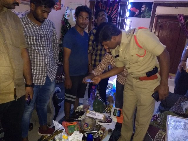 గుంటూరులో డ్రగ్స్ కలకలం.. రహస్యంగా తయారీ.. ఆన్లైన్లో విక్రయాలు