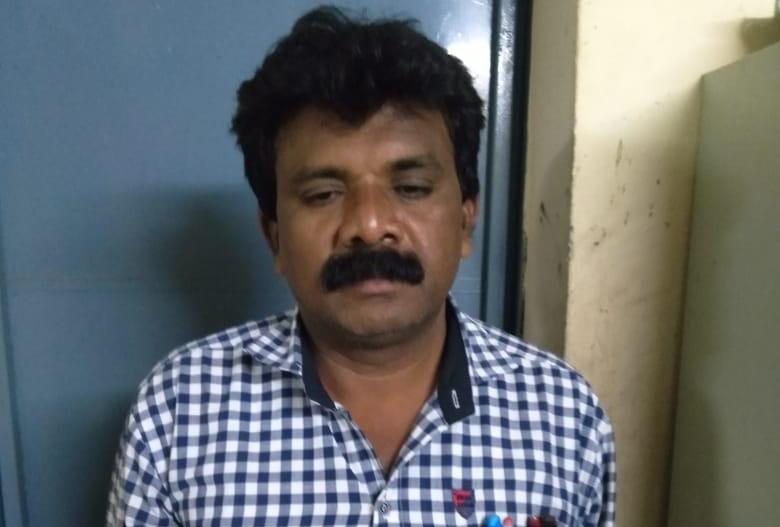 9వ తరగతి విద్యార్థినిపై ప్రిన్సిపాల్ అఘాయిత్యం.! 9వ తరగతి విద్యార్థినిపై ప్రిన్సిపాల్ అఘాయిత్యం.!