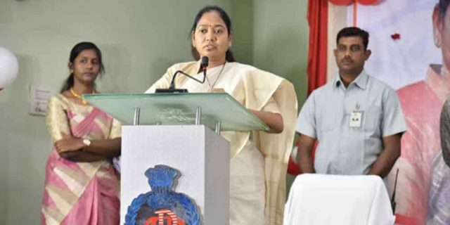 ఆ నేరాల పట్ల మహిళలు అప్రమత్తంగా ఉండాలి: మంత్రి సుచరిత