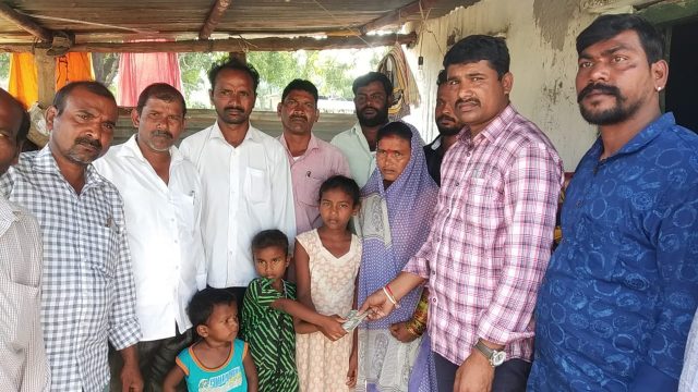చనిపోయిన మాజీ కబడ్డీ జిల్లా క్రీడాకారుడి కుటుంబానికి ఆర్థిక సాయం
