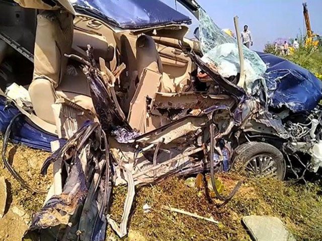 రోడ్డు టెర్రర్.. నలుగురు దుర్మరణం..!