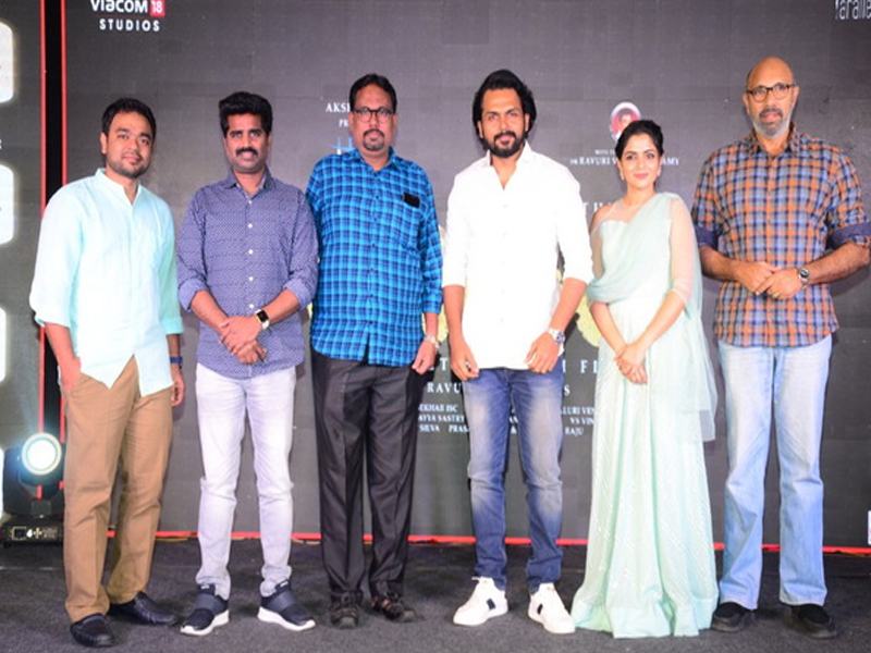 దొంగ సీక్రెట్ బయటపెట్టిన కార్తీ దొంగ సీక్రెట్ బయటపెట్టిన కార్తీ