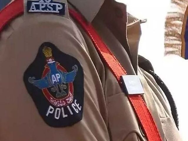 ఆరుగురు ఐపీఎస్ల బదిలీ