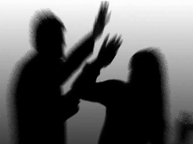 భార్య, అత్తమామలను చితకబాదిన భర్త… పోలీసులకు ఫిర్యాదు