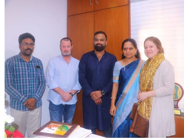 జర్మనీ యువతి ప్రేమలో పడ్డ తెలంగాణ యువకుడు..!