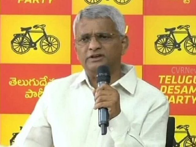 ఇక్కడ మంత్రులకు పనిలేదు.. అందుకే ఏపీలో కోడి పందాలు
