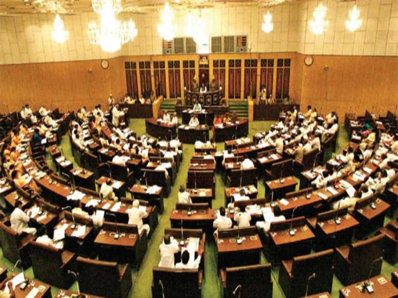 ఏపీ శాసన మండలిలో తీవ్ర ఉద్రిక్తత ఏపీ శాసన మండలిలో తీవ్ర ఉద్రిక్తత
