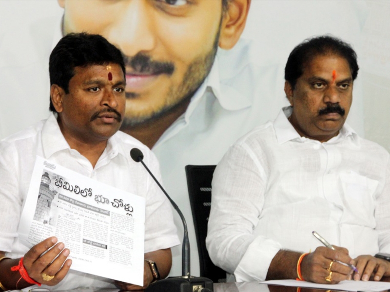 దేవాదాయ భూములపై వస్తున్న వార్తలు అవాస్తవం..! దేవాదాయ భూములపై వస్తున్న వార్తలు అవాస్తవం..!