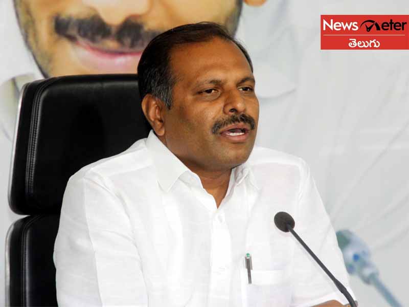 పాస్బుక్ కోసం లక్ష రూపాయల లంచం.. సిగ్గులేదా.. పాస్బుక్ కోసం లక్ష రూపాయల లంచం.. సిగ్గులేదా..
