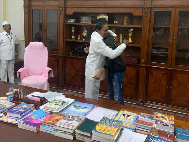 Hero Nithiin meets TS CM KCR 