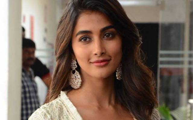 పూజా హెగ్డే అకౌంట్ నుండి సమంతపై అభ్యంతకర వ్యాఖ్యలు.. నిజమేమిటంటే..!