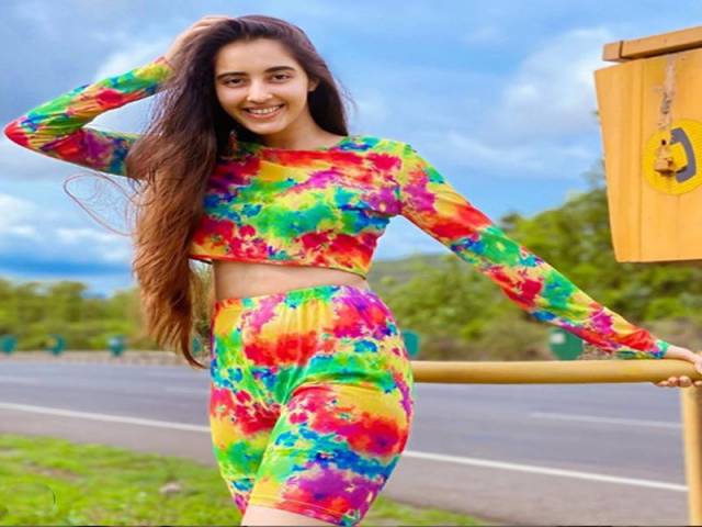 సిమ్రాట్ కౌర్ లేటెస్ట్ ఫోటోలు