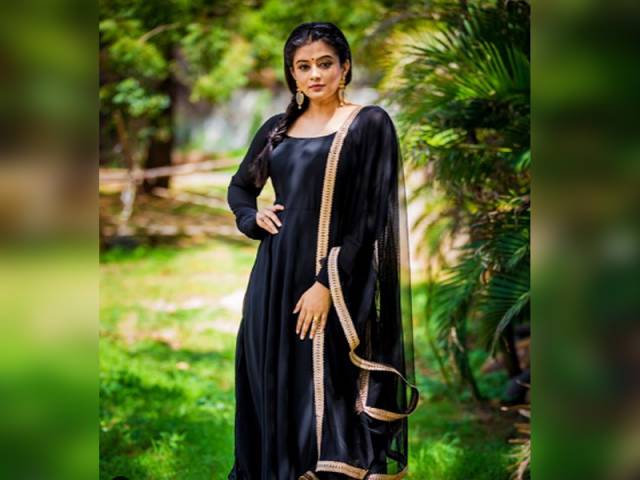 ప్రియమణి అదిరిపోయే పిక్స్