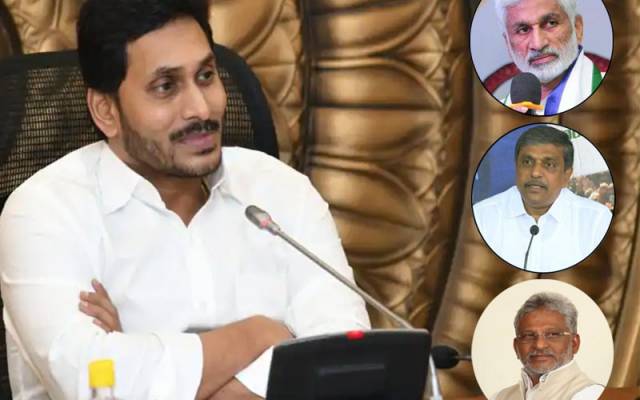 జగన్ పార్టీలో మోస్ట్ పవర్ ఫుల్.. ఆ ముగ్గురే