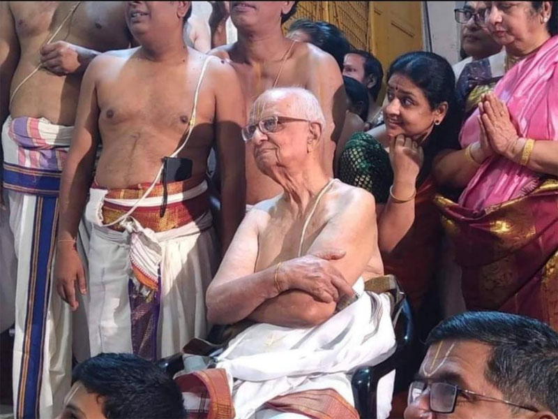 భూమిపూజ వేళ.. దశావతారం సినిమాను గుర్తుకు తెచ్చిన ఫోటో భూమిపూజ వేళ.. దశావతారం సినిమాను గుర్తుకు తెచ్చిన ఫోటో