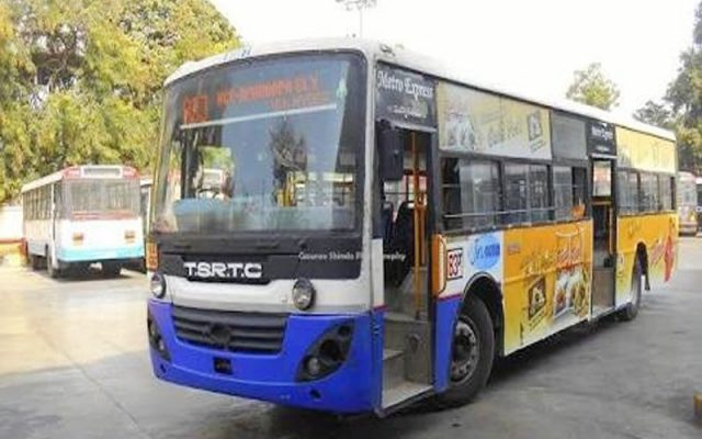 హైదరాబాద్: రోడ్డెక్కిన సిటీ బస్సులు
